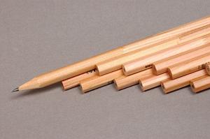 魅力的な高級本革仕様の社員証ケース